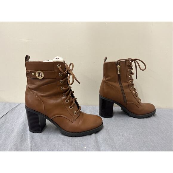 TOMMY HILFIGER Womens Camel .5" Platform Lug Sole Buckle Accent Round Toe Chrty - Picture 3 of 10